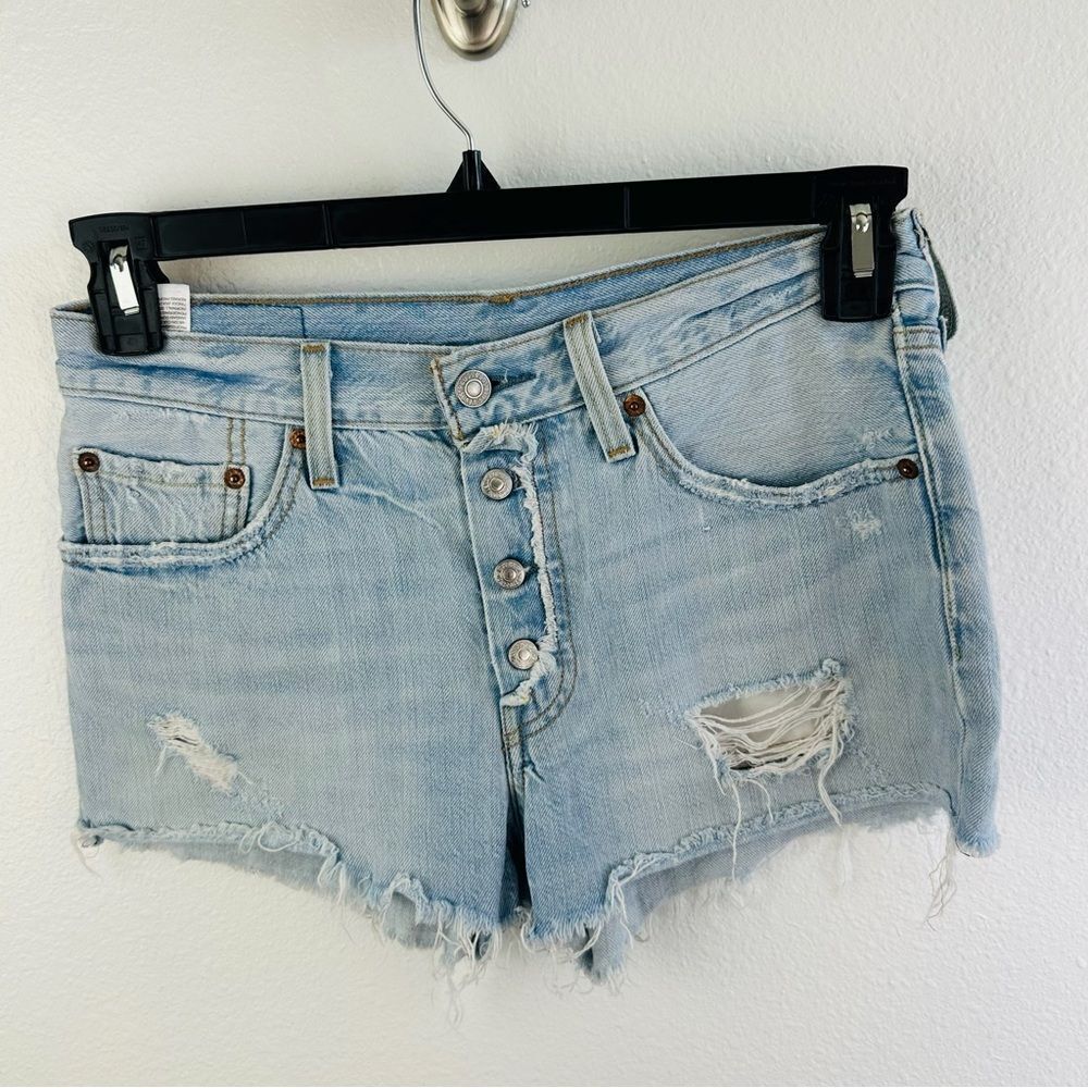 Levi’s 501 Button Fly Distressed Light Wash‎ Cut Off Shorts Size 26